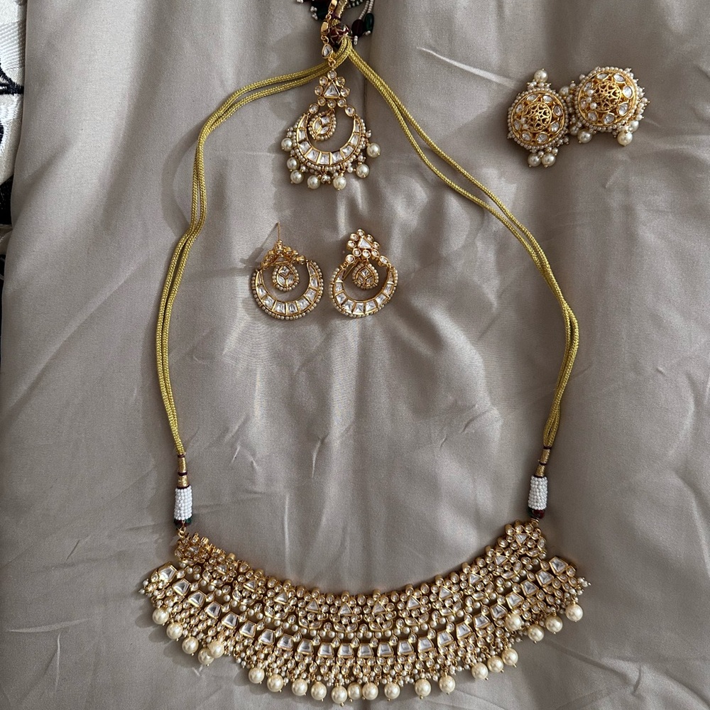 Elegant Gold and Pearl Jewelry Set